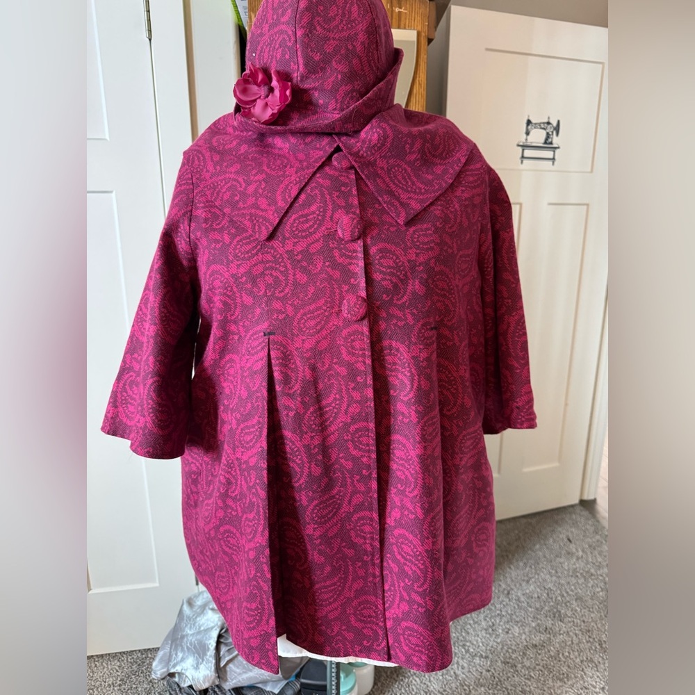 Elegant Pink Paisley Women's Coat with matching hat